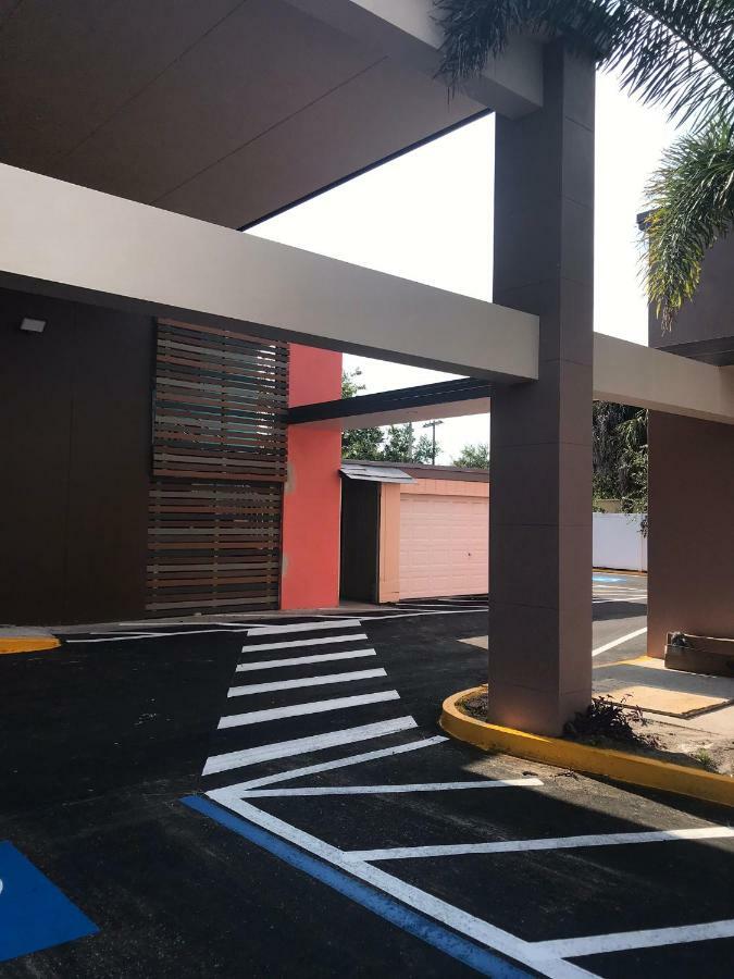 Tropical Inn & Suites, Downtown 克利尔沃特 外观 照片