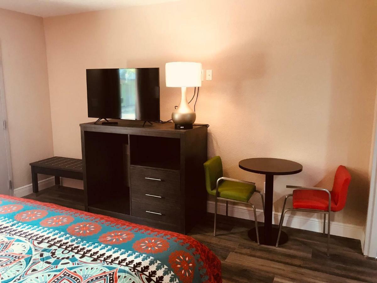Tropical Inn & Suites, Downtown 克利尔沃特 外观 照片
