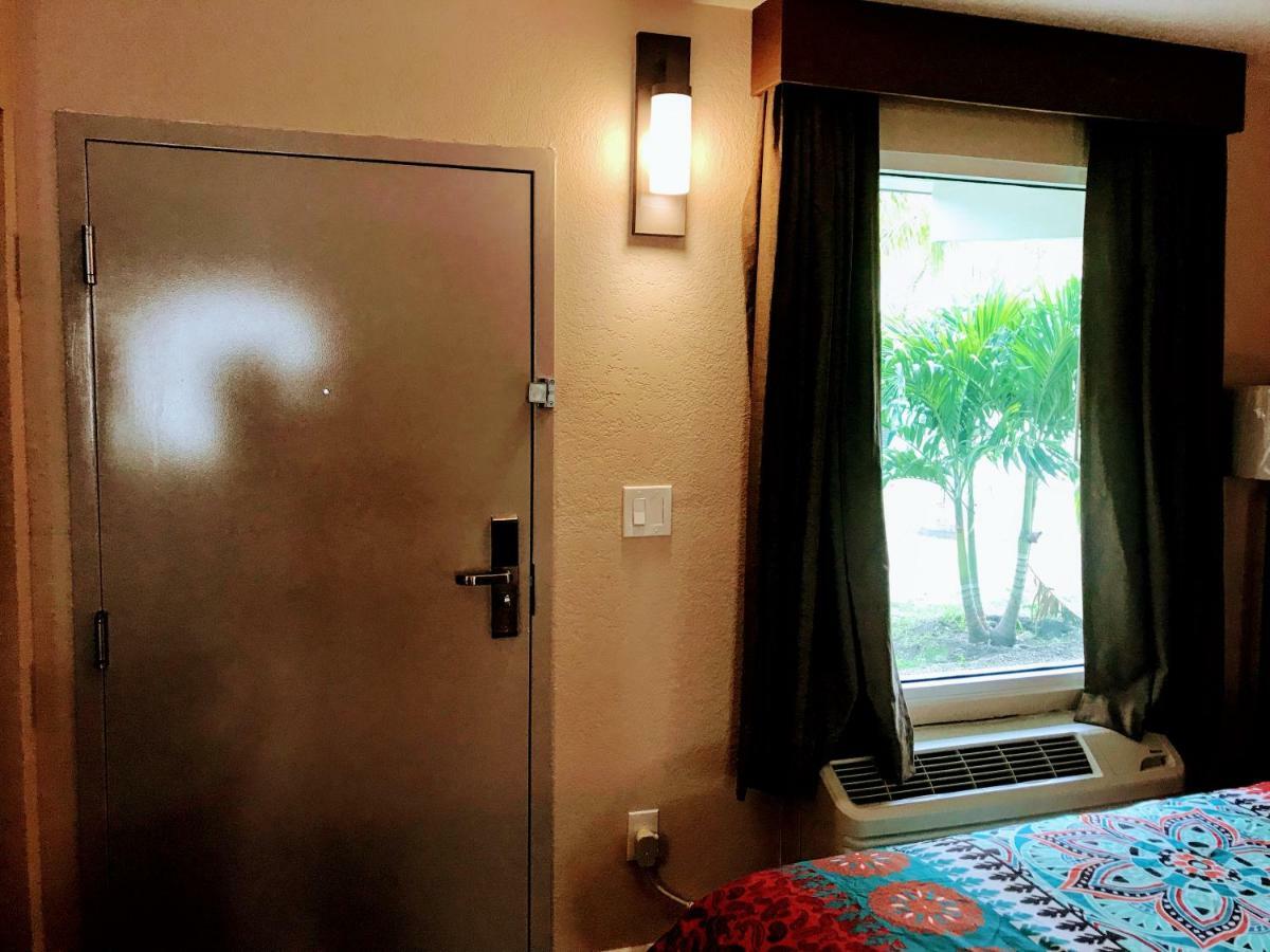 Tropical Inn & Suites, Downtown 克利尔沃特 外观 照片